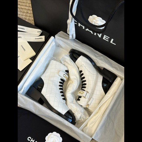 23FW chan*l 퀼팅 레더 부츠