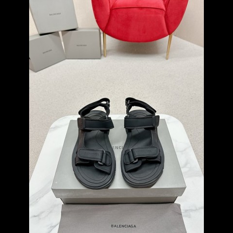 balenciag* 샌들