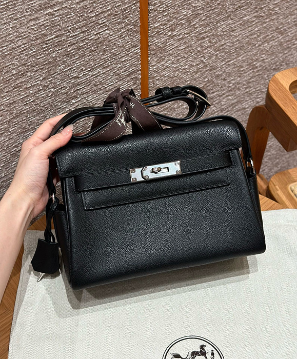켈리 메신저백