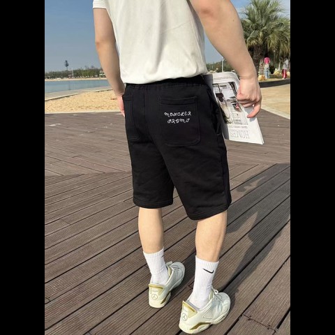 moncl*r 숏 팬츠
