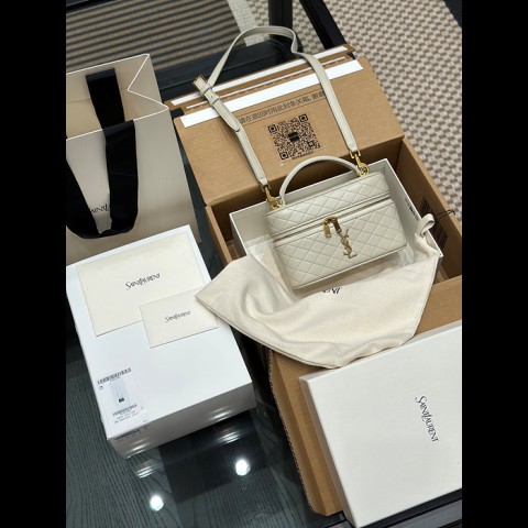 램스킨 소재의 가비 배니티 백 7667311