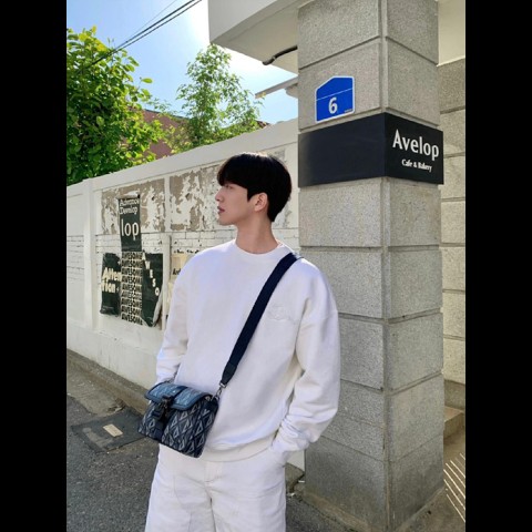 di*r 자수 맨투맨